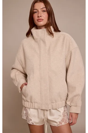 جاكيت بومبر بياقة عالية - كريمي