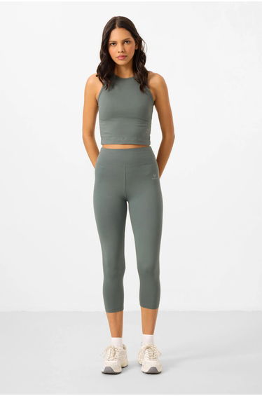 TOMMY Women's Sleeveless Active Set With Capri Leggings