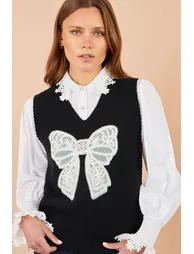 Yumi Black Lace Bow Knitted Pullover