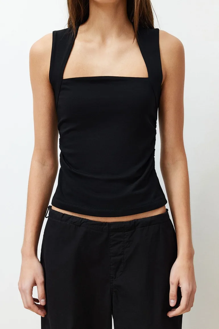 تانك توب بحمالات عريضة أسود بياقة مربع - 3