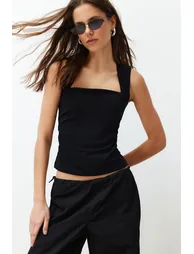 تانك توب بحمالات عريضة أسود بياقة مربع