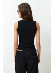 تانك توب بحمالات عريضة أسود بياقة مربع - 4