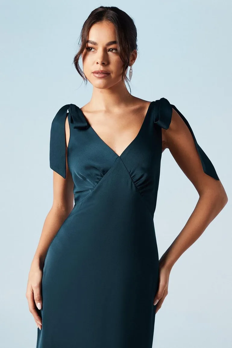 فستان كريب ساتان بأكتاف بربطة - 3