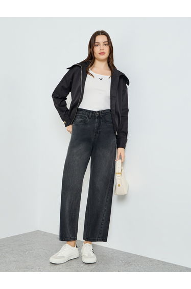 Women Black High Rise Relaxed Fit Jeans