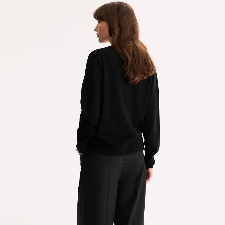 V-Neck Cashmere Jumper/Sweater in Fine Knit - 3