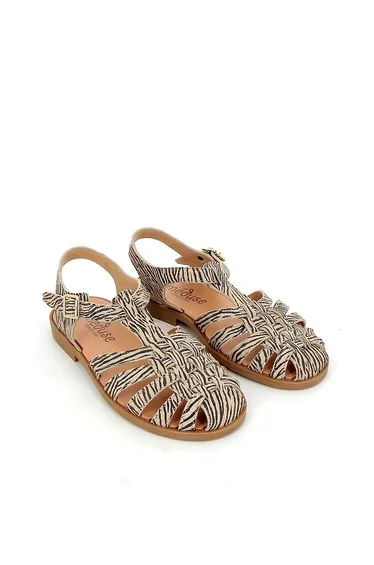 صندل متعدد الألوان