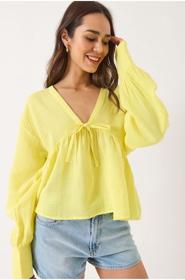 LUCCI Textured V-neck Crop Blouse with Bow Tie