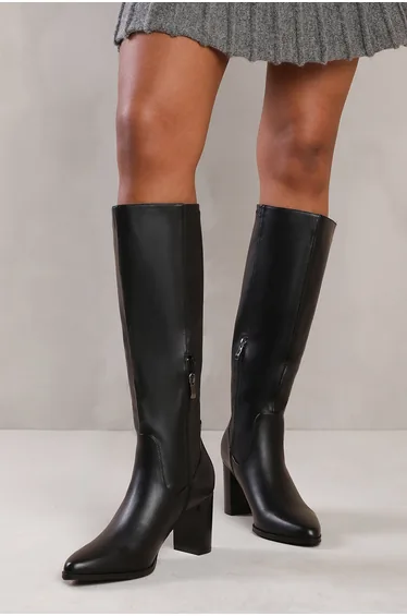 حذاءجلد أسود بطول الركبة و بكعب عالي