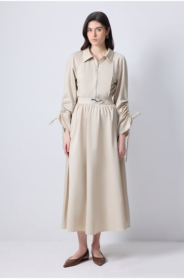 PLEATED SLEEVE DRESS WITH METAL BROOCH