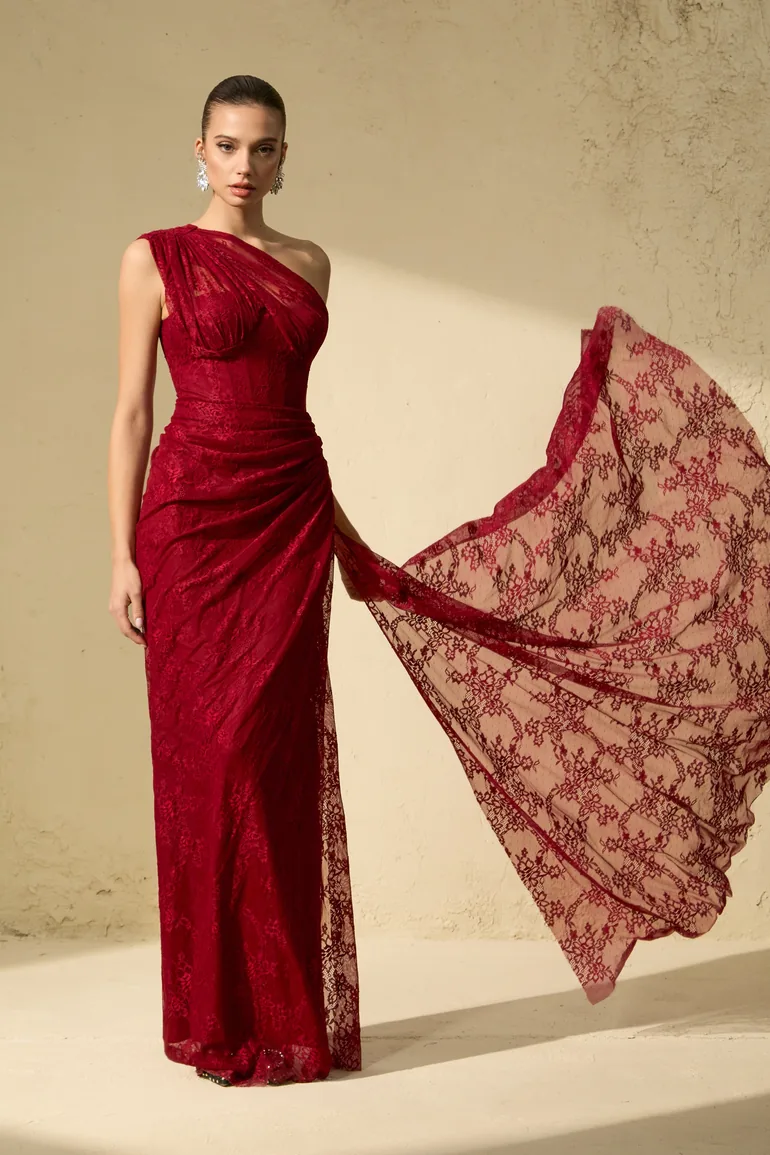 فستان سانفير أحمر طول الأرض بقصة مستقيمة بكتف واحد - 2