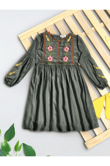 Floral Embroidered Round Neck Knee-Length Dress