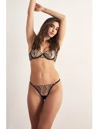 طقم لانجري بتطريز بحواف سكالوب - 2