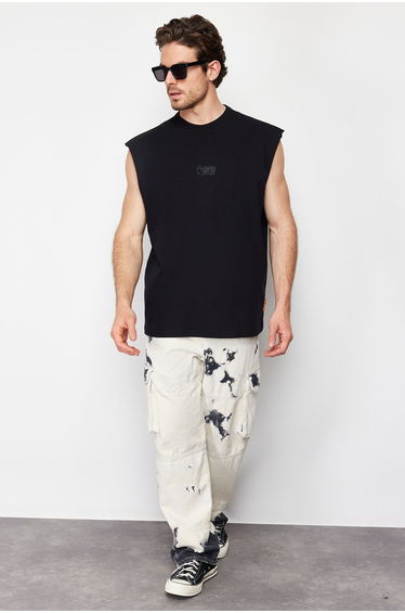 Men's Black Oversize/Wide-Fit Fluffy Text Printed Label Zero Sleeve T-Shirt/Athlete