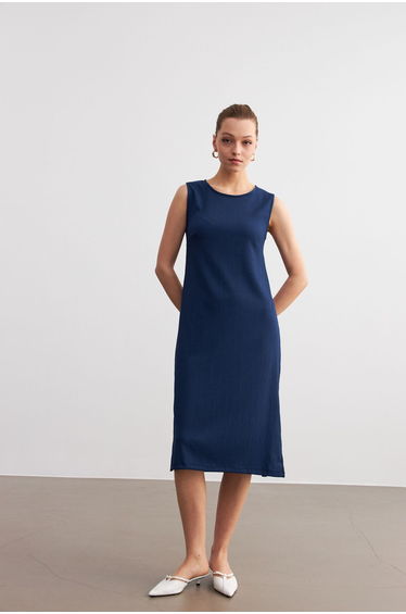 Women's Navy Blue Plain Sleeveless Midi Length Slit Crinkle Dress