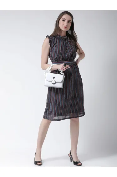 فستان بطول الركبة مخطط بكشكش بلا أكمام