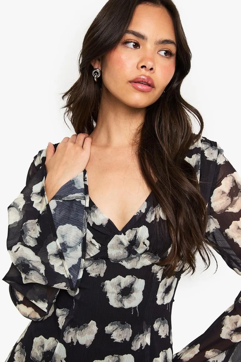 Floral Chiffon Plunge Mini Dress - black Boohoo Multicolour : Party Dresses  : VogaCloset Oman