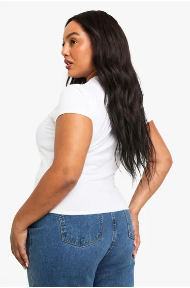 تيشيرت بوهو قطن أبيض بأكمام قصيرة و بطبعة جرافيك - للمقاسات الكبيرة