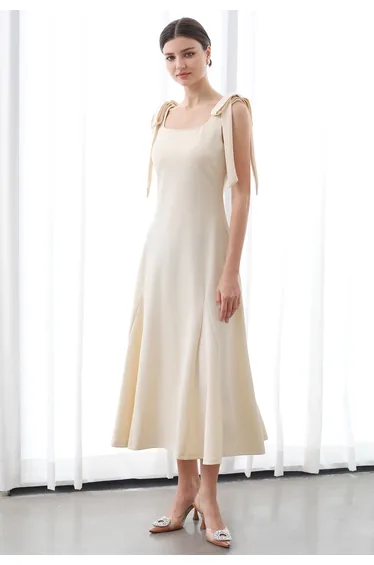 فستان بلون كريمي ميداكسي