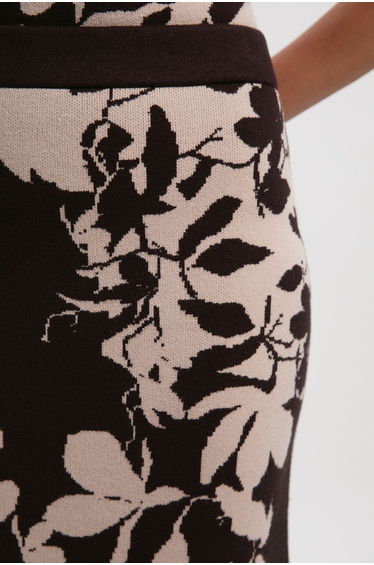 Jacquard Floral Knitted Skirt product thumbnail 3
