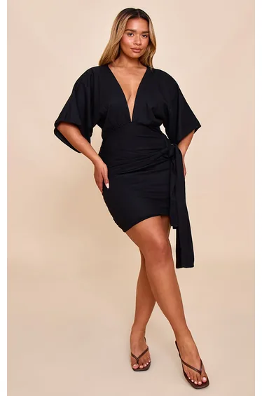 فستان قصير كتان بربطة خصر بتصميم لف بأكمام باتوينغ بياقة عميقة لون أسود - للمقاسات الممتلئة