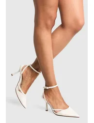 Cut Out Detail Court Shoes - white