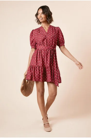 فستان قصير بحزام بأكمام منفوخة بطبعة منقطة - أحمر