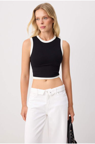 Black Fitted/Sleeveless Ribbed Super Crop Soft Knitted Undershirt