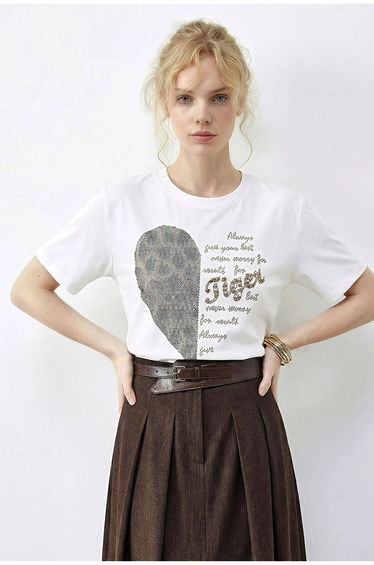 LUCCI Crew Neck Sequin Text Print T-Shirt