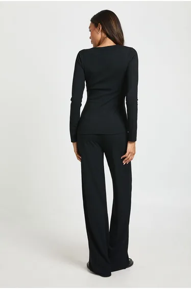 طقم مريح بوهو باللون الأسود