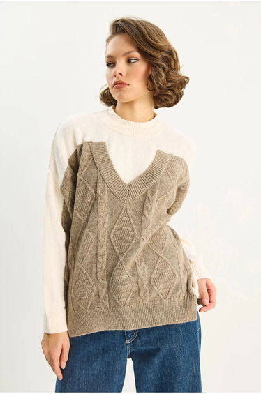 LUCCI Crew Neck Knit Sweater with Argyle Pattern
