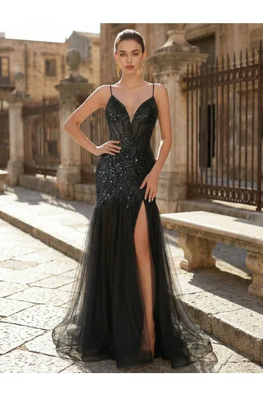 فستان ليلي أسود طول الأرض بقصة ميرمايد