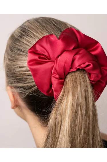 ربطة شعر ستان احمر