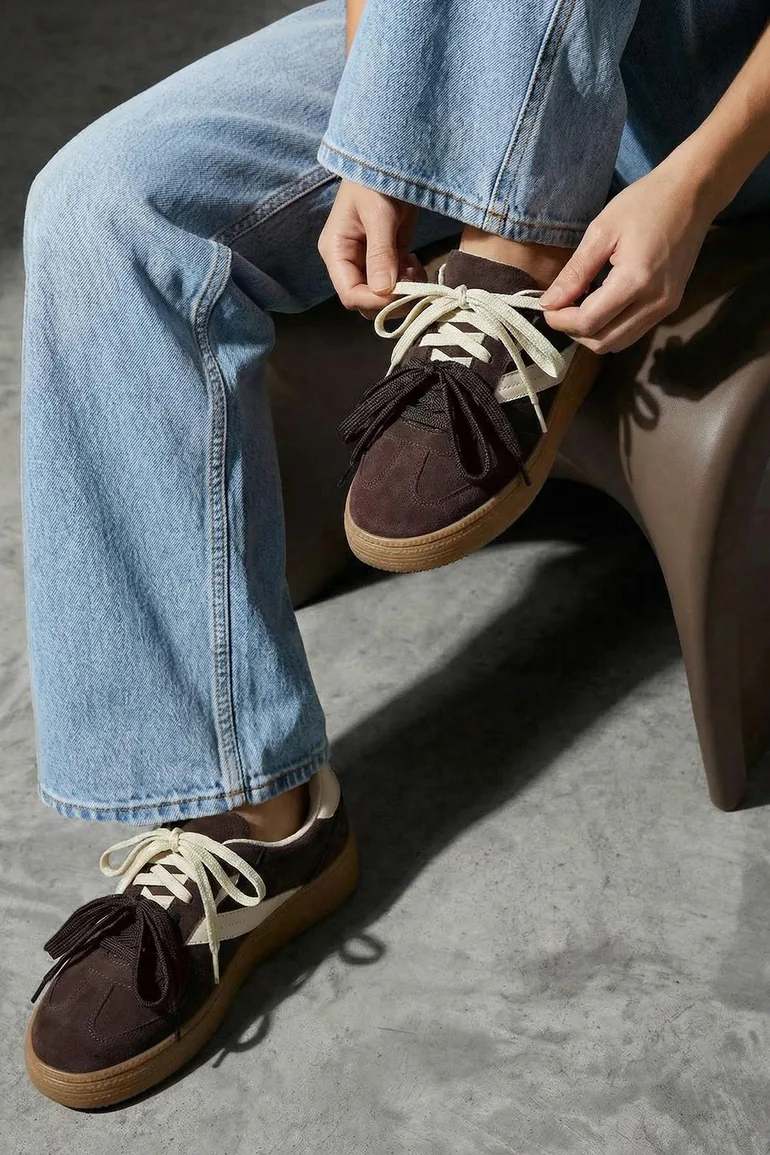 Dark Brown Two Lace-Up Dual-Use Women's Retro Sneakers