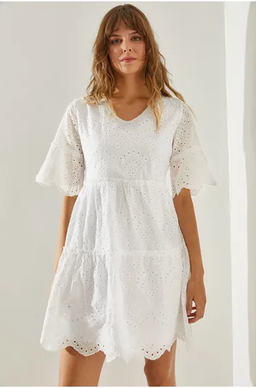 فستان بحواف سكالوب