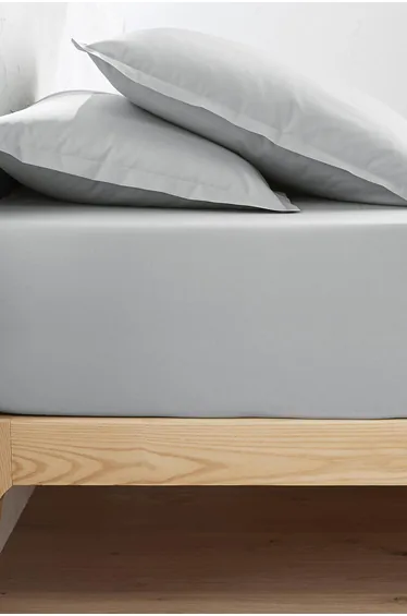 شرشف سرير قطن بحواف مطاطية لون رمادي