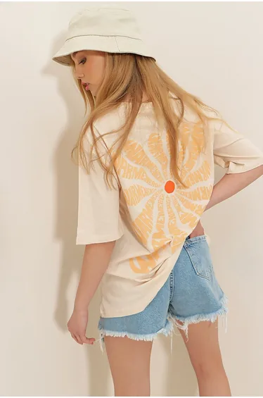 تيشيرت نسائي قطن بتصميم واسع بياقة دائرية بطبعة