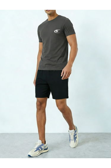 Men Graphic Print Round Neck T-Shirt and Shorts Set