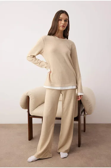 طقم بيجاما محبوكة سادة - بيج