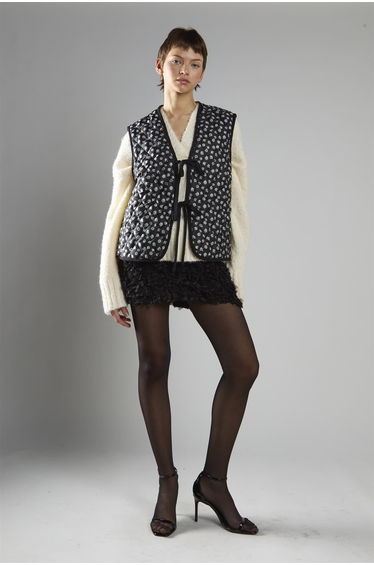 Black White Flower Quilted Front Tie Gilet