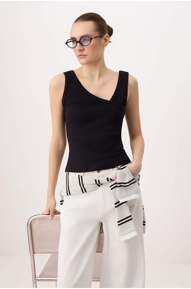 Black Plain Fitted Asymmetric Collar Thick Strap Sleeveless Corded Fabric Stretchy Knitted Undershirt