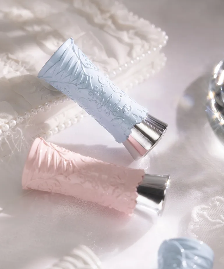 A glossy lipstick -03 Sweet Heart - 5