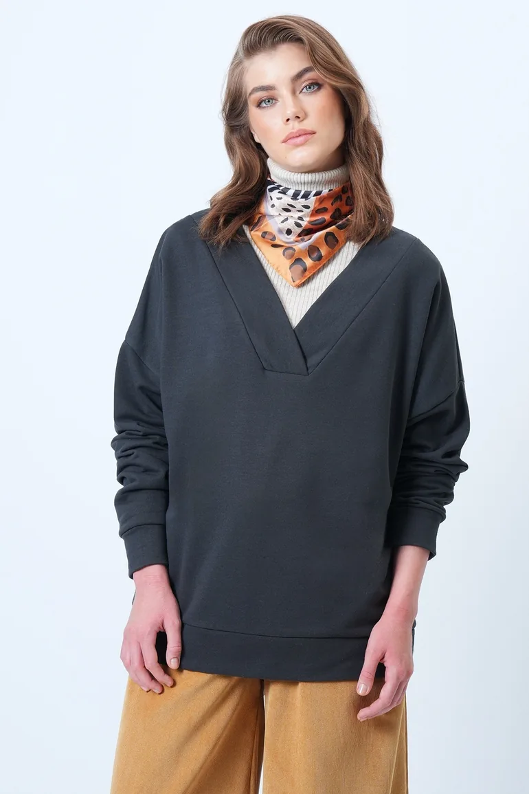 Women's anthracite v-neck double-breasted oversize sweatshirt - 4