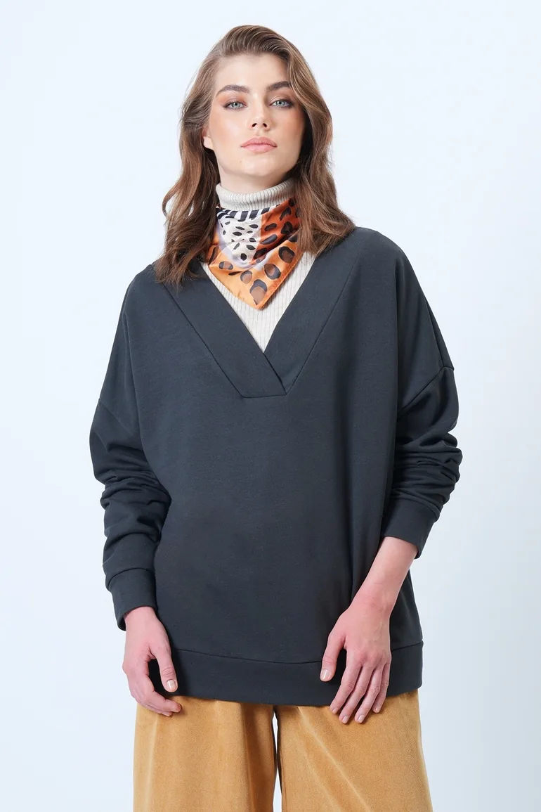 Women's anthracite v-neck double-breasted oversize sweatshirt - 3