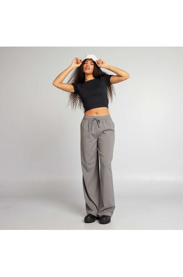 Short-sleeved cropped T-shirt black