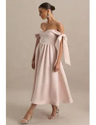 فستان ميدي ساتان بتصميم لف بفيونكة بأكمام قصيرة بأكتاف مكشوفة - زهري - 4