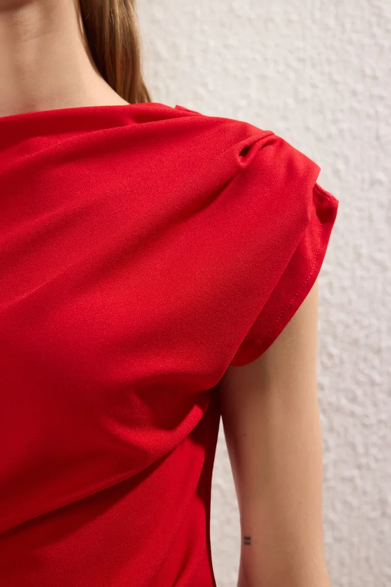 Red Gathered/Draped Detailed Flowy Asymmetric Collar Knitted Blouse - 2