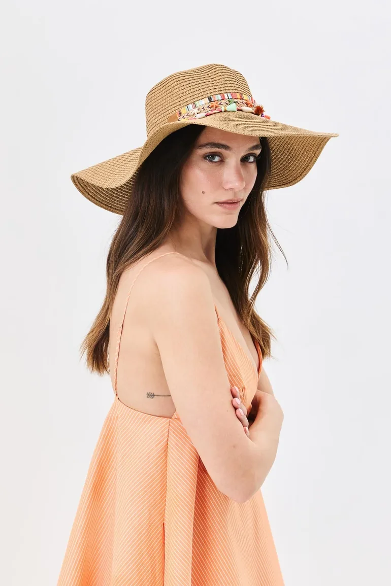Wide Straw Hat With Shell Detail - 2