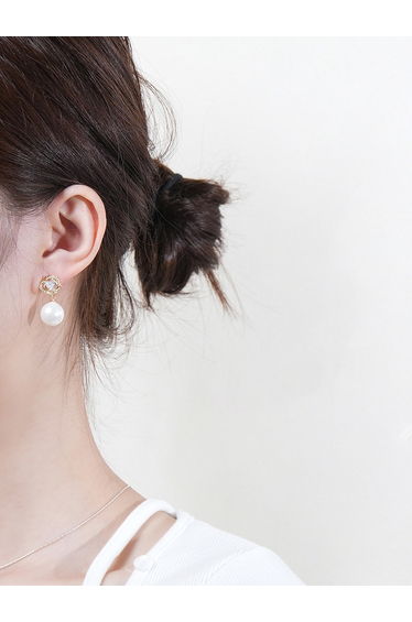 Faux Pearl Floral Accent Earrings