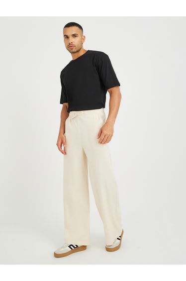 Men Solid Drawstring Waistband Oversized Trousers