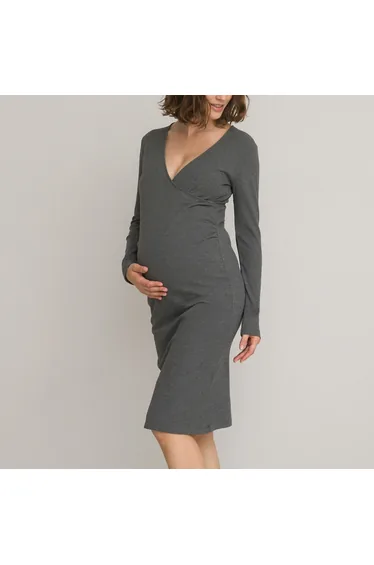 فستان بتصميم لف للحوامل